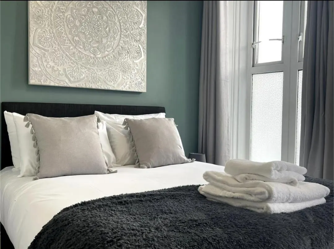 Lavish Lounge Apartment Swansea